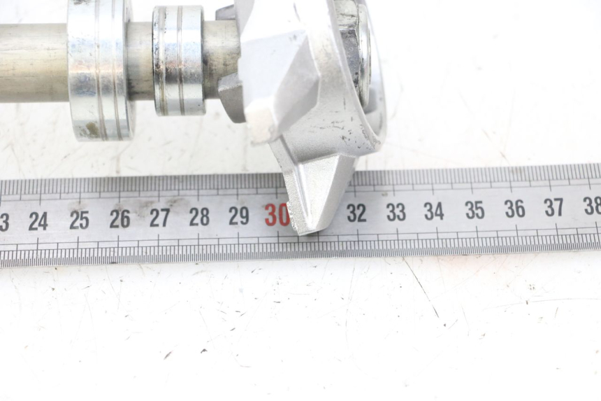 photo de REAR WHEEL AXLE YAMAHA MT-07 MT07 ABS 700 (2018 - 2020) - Alternative perspective