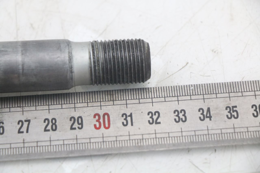 photo de REAR WHEEL AXLE HONDA NTV DEAUVILLE 650 (1998 - 2001)