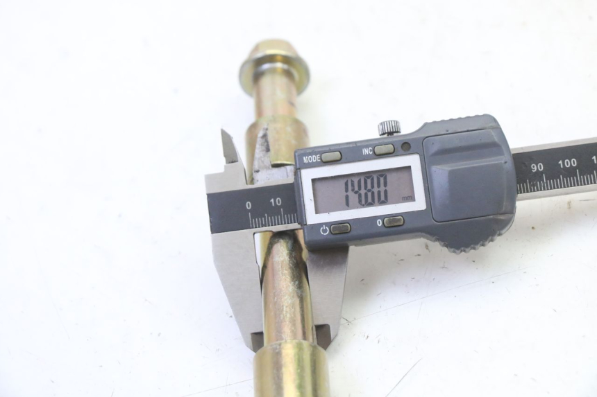photo de REAR WHEEL AXLE APOLLO RFZ 125