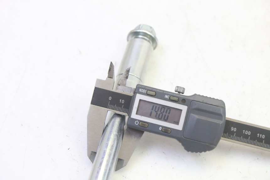 photo de REAR WHEEL AXLE APOLLO RFZ 125