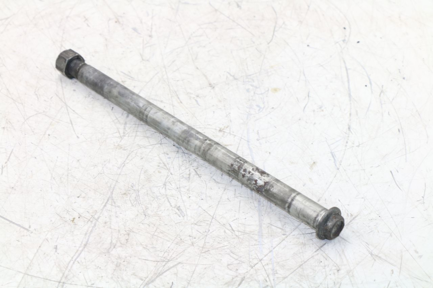 photo de REAR WHEEL AXLE SUZUKI GS / GSE 500 (1990 - 2000)