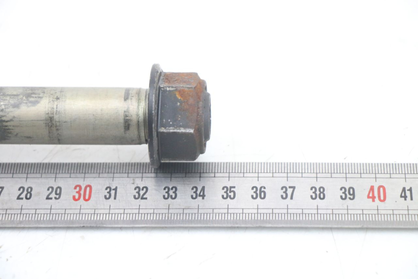 photo de REAR WHEEL AXLE SUZUKI GSX F GSXF 650 (2007 - 2015)