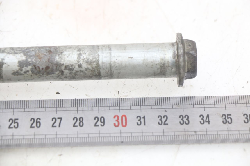 photo de REAR WHEEL AXLE SUZUKI SV N 650 (1999 - 2002)