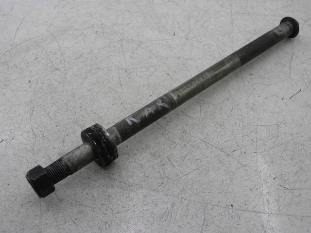 photo de REAR WHEEL AXLE SUZUKI SV S 650 (1999 - 2002)