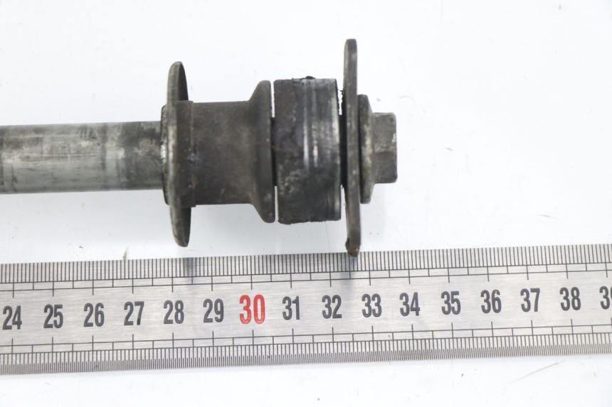 photo de REAR WHEEL AXLE SUZUKI SV S 650 (1999 - 2002)
