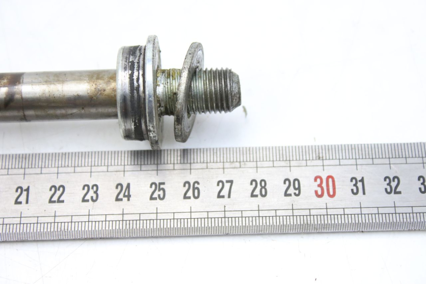 photo de REAR WHEEL AXLE SYM HUSKY 125 (1999 - 2005)
