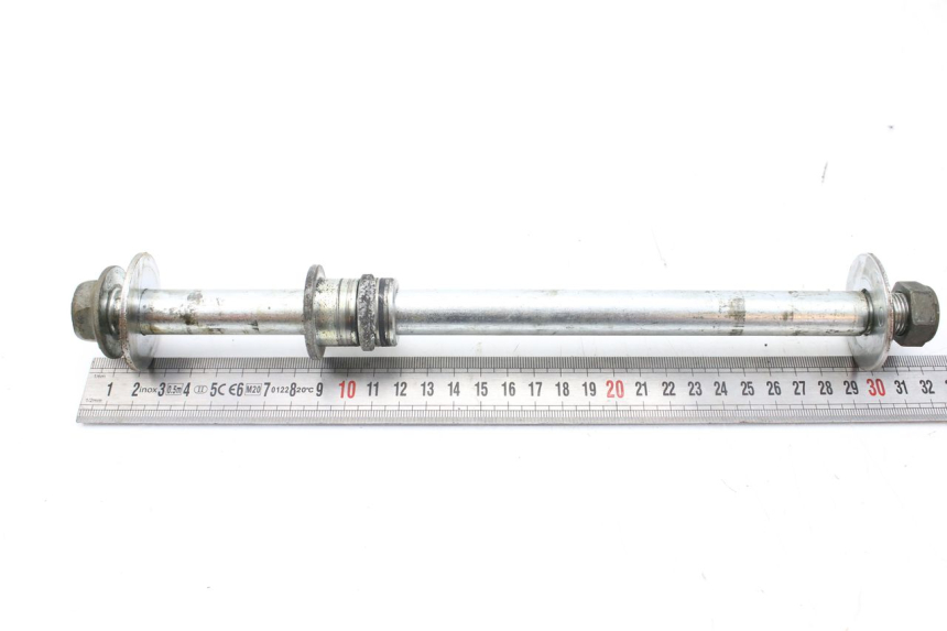 photo de REAR WHEEL AXLE YAMAHA TDR DELTABOX 125 (1993 - 2003)