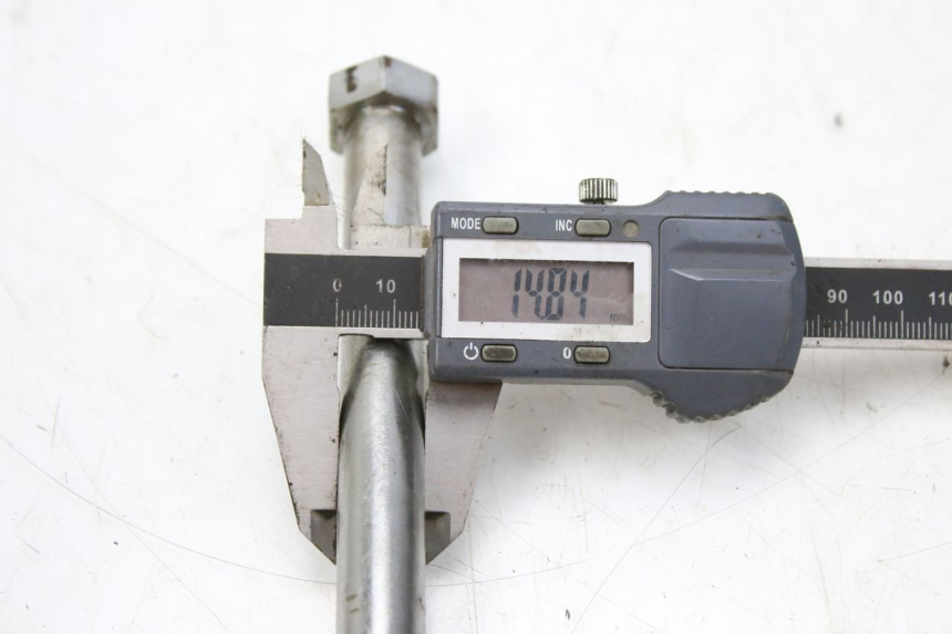 photo de REAR WHEEL AXLE KEEWAY TX 50 (2008 - 2015)