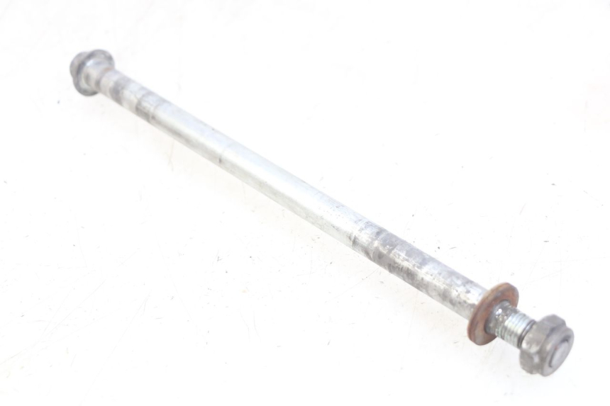 photo de REAR WHEEL AXLE DAELIM VL DAYSTAR 125 (2000 - 2011)