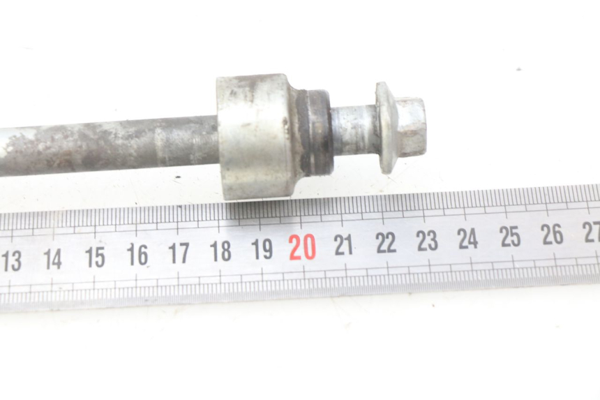 photo de REAR WHEEL AXLE HONDA XR 70 (1997 - 2003)