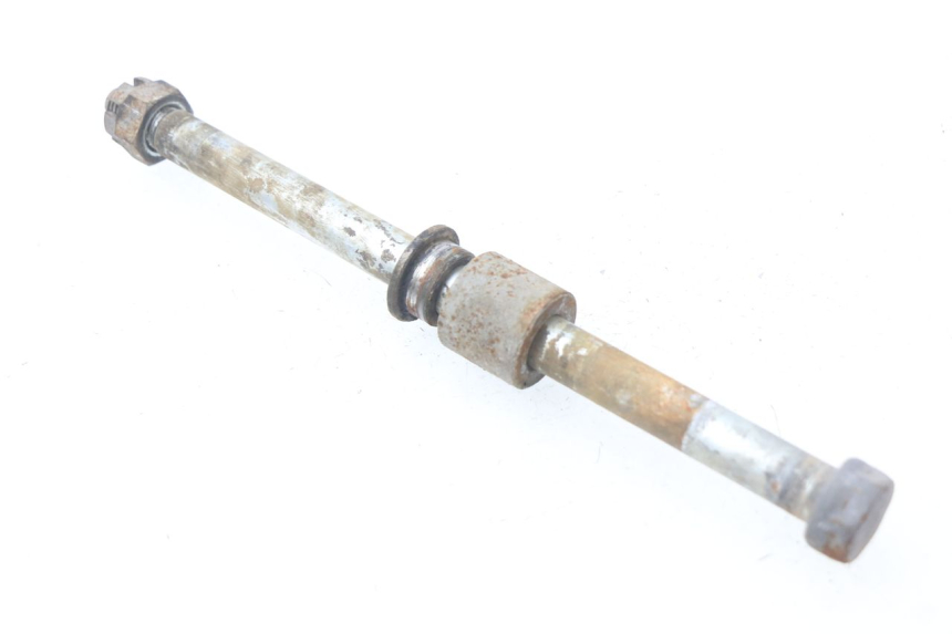 photo de REAR WHEEL AXLE YAMAHA SR 125 (1982 - 2003)