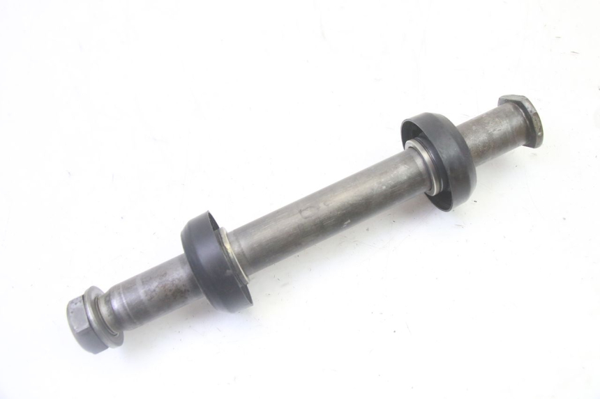 photo de REAR WHEEL AXLE YAMAHA YZ-F YZF 250 (2014 - 2018)