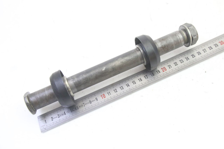photo de REAR WHEEL AXLE YAMAHA YZ-F YZF 250 (2014 - 2018)