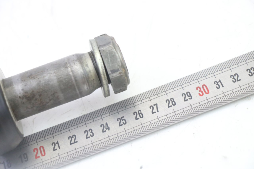 photo de REAR WHEEL AXLE YAMAHA YZ-F YZF 250 (2014 - 2018)