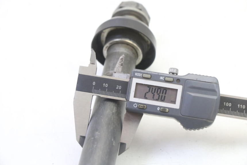 photo de REAR WHEEL AXLE YAMAHA YZ-F YZF 250 (2014 - 2018)