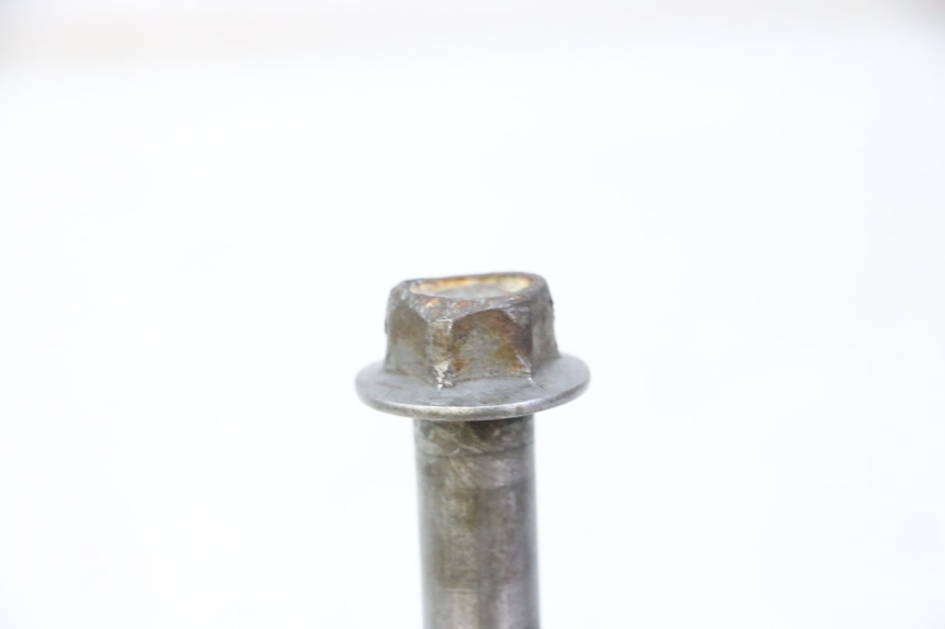 photo de REAR WHEEL AXLE YAMAHA YZ 85 (2002 - 2018)