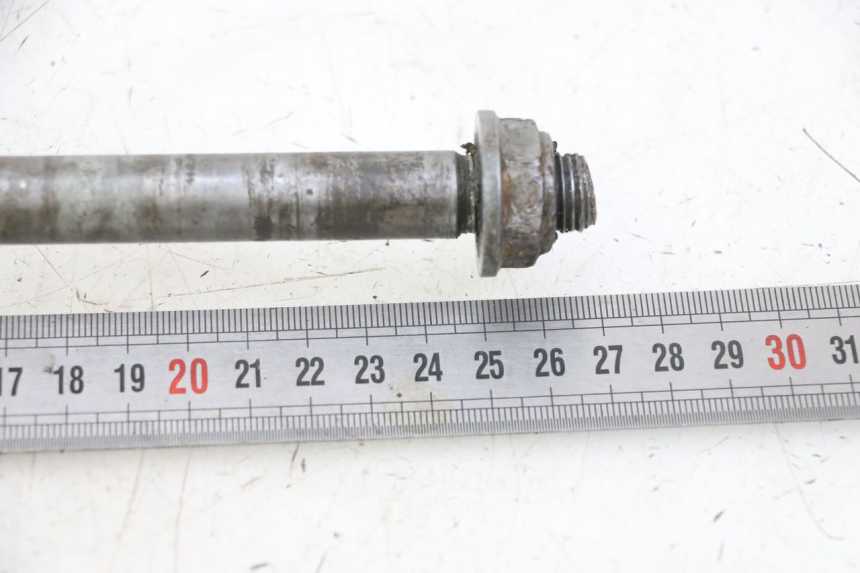 photo de REAR WHEEL AXLE YAMAHA YZ 85 (2002 - 2018)