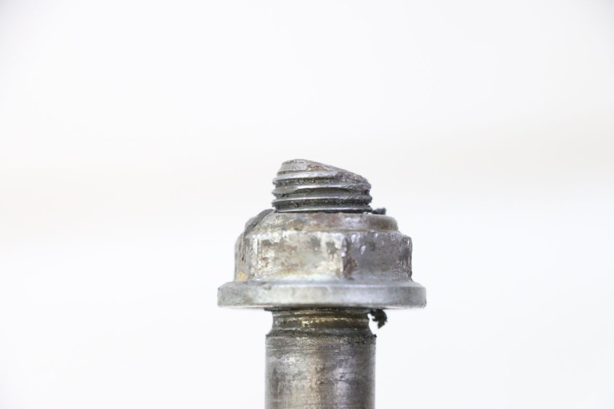 photo de REAR WHEEL AXLE YAMAHA YZ 85 (2002 - 2018)