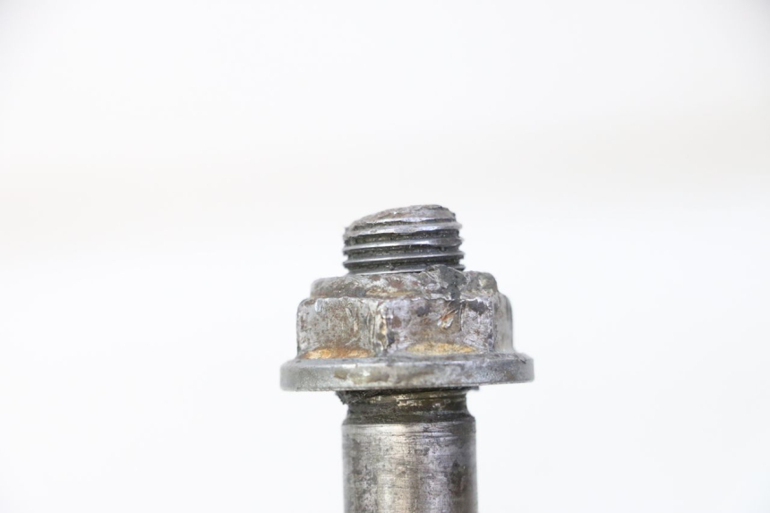photo de REAR WHEEL AXLE YAMAHA YZ 85 (2002 - 2018)