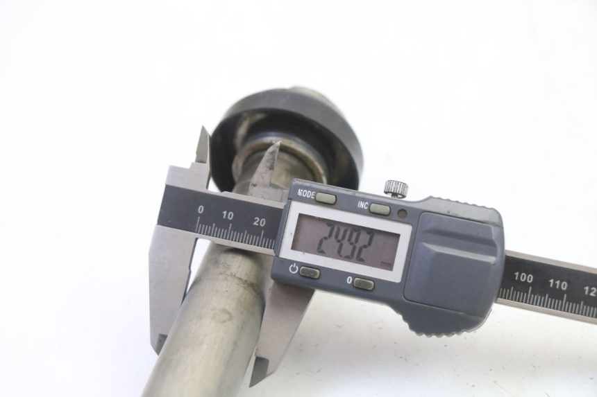 photo de REAR WHEEL AXLE YAMAHA YZF YZ-F 450 (2014 - 2016)