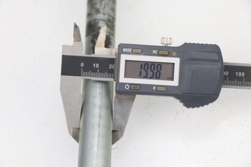 photo de REAR WHEEL AXLE KAWASAKI Z S 750 (2003 - 2006)