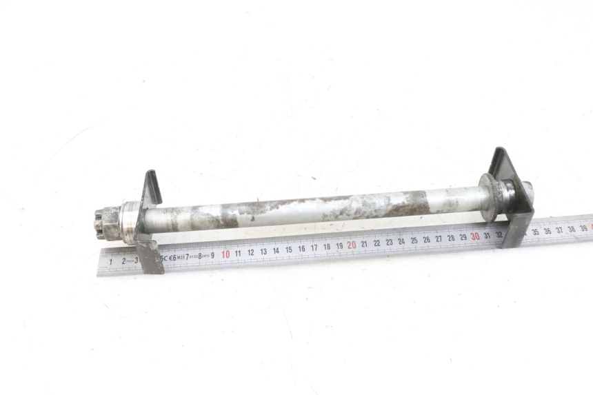 photo de REAR WHEEL AXLE KAWASAKI ZR 7 750 (1999 - 2001) - Alternative perspective