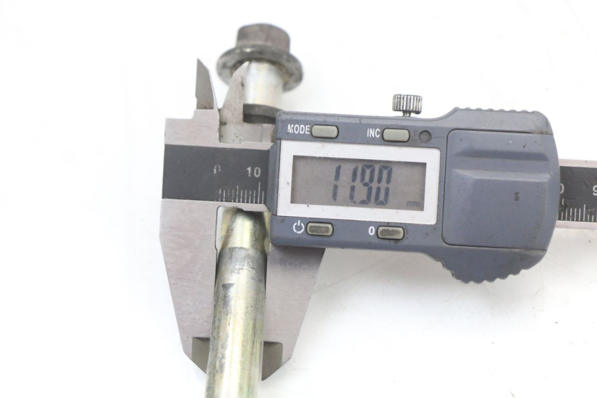 photo de FRONT WHEEL AXLE KYMCO AGILITY CARRY 50 (2011 - 2020)