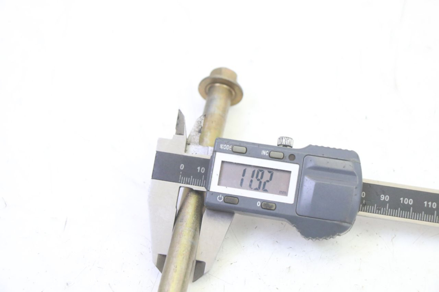 photo de FRONT WHEEL AXLE KYMCO AGILITY NAKED RENOUVO 2T 50 (2011 - 2018)