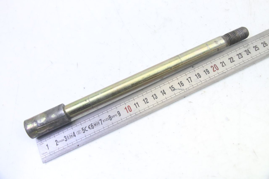 photo de FRONT WHEEL AXLE HYOSUNG GV AQUILA 125 (2000 - 2004)