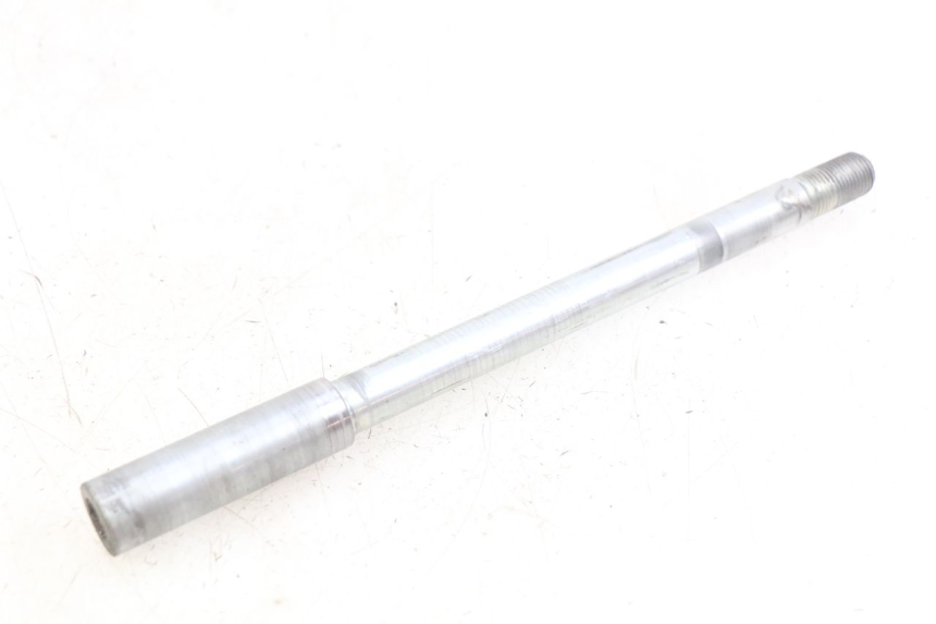 photo de FRONT WHEEL AXLE SUZUKI BURGMAN 650 (2002 - 2004)