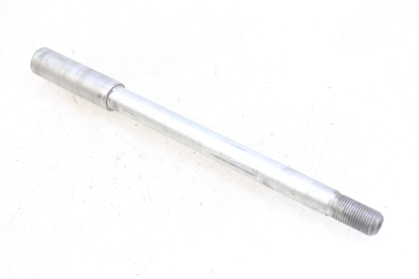 photo de FRONT WHEEL AXLE SUZUKI BURGMAN 650 (2002 - 2004)