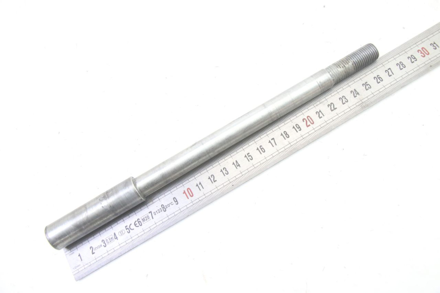 photo de FRONT WHEEL AXLE APRILIA CLASSIC 125 (1995 - 2001)