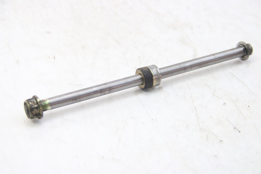 photo de FRONT WHEEL AXLE DAELIM S3 125 (2010 - 2017)