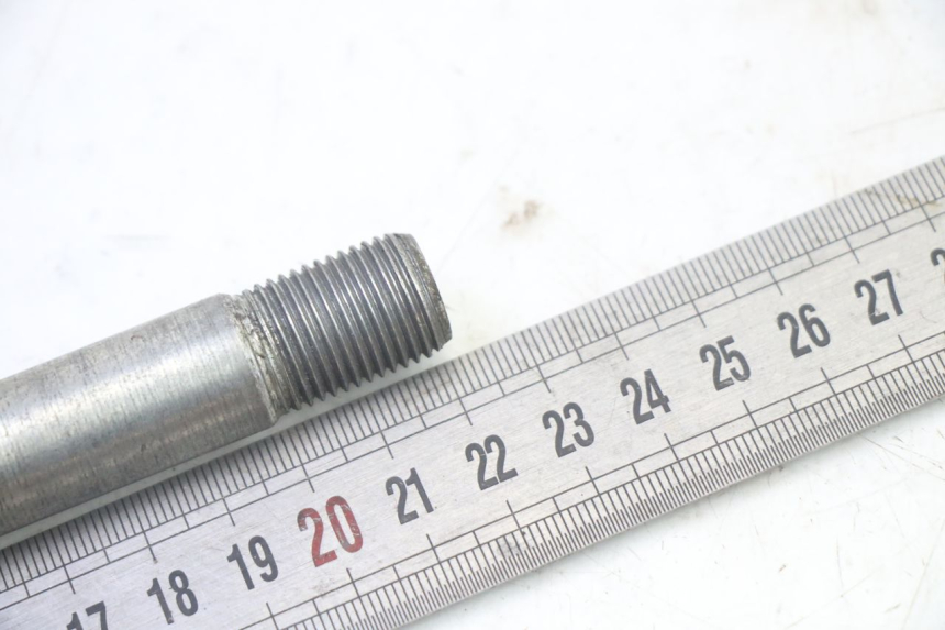 photo de FRONT WHEEL AXLE APRILIA ETX 125 (1998 - 2002)