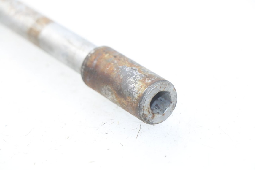 photo de FRONT WHEEL AXLE PIAGGIO FLY IE 125 (2012 - 2017)