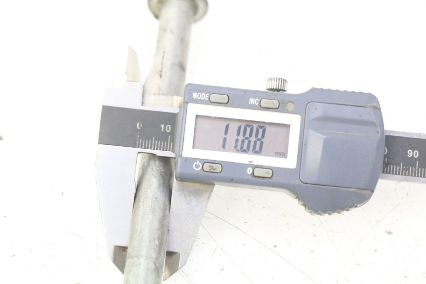 photo de FRONT WHEEL AXLE HONDA FORZA 125 (2015 - 2016)