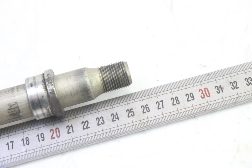 photo de FRONT WHEEL AXLE YAMAHA FZ6 FAZER S2 600 (2007 - 2011)
