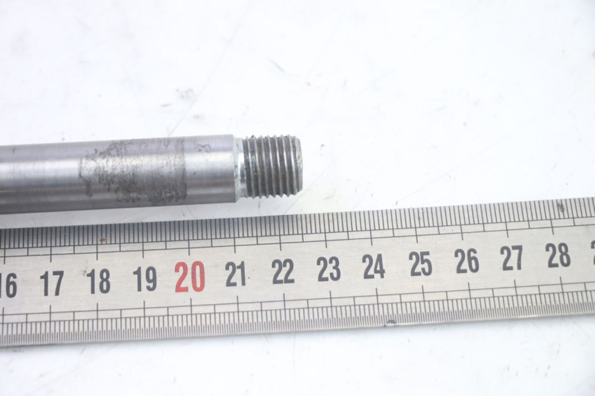 photo de FRONT WHEEL AXLE KAWASAKI GPZ RX 1000 (1986 - 1988) - Alternative perspective