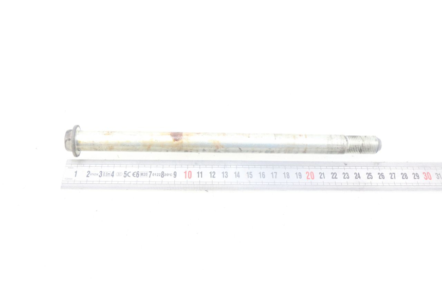 photo de FRONT WHEEL AXLE SUZUKI GSF S BANDIT 600 (2000 - 2004)