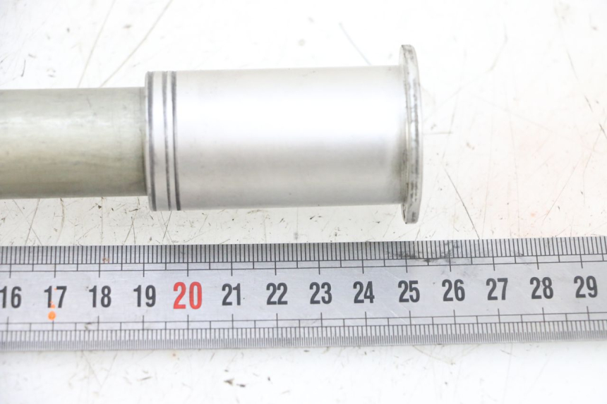 photo de FRONT WHEEL AXLE SUZUKI GSXR GSX-R 1000 (2003 - 2004) - Component detail