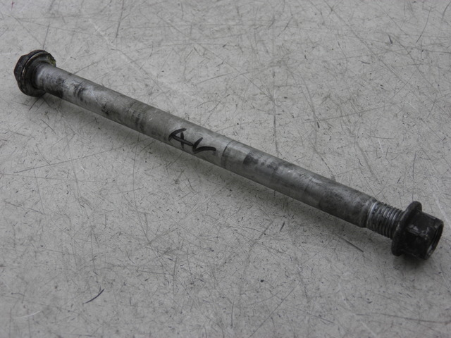 photo de FRONT WHEEL AXLE HONDA CM 125 (1983 - 2003)