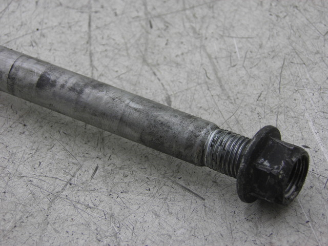 photo de FRONT WHEEL AXLE HONDA CM 125 (1983 - 2003)