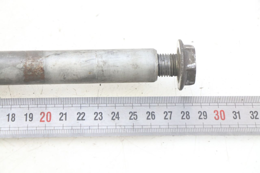 photo de FRONT WHEEL AXLE HONDA FJS SILVERWING SILVER WING 400 (2009 - 2016)