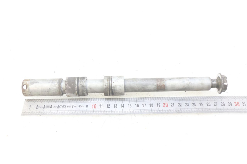 photo de FRONT WHEEL AXLE HONDA FJS SILVERWING SILVER WING 400 (2009 - 2016)