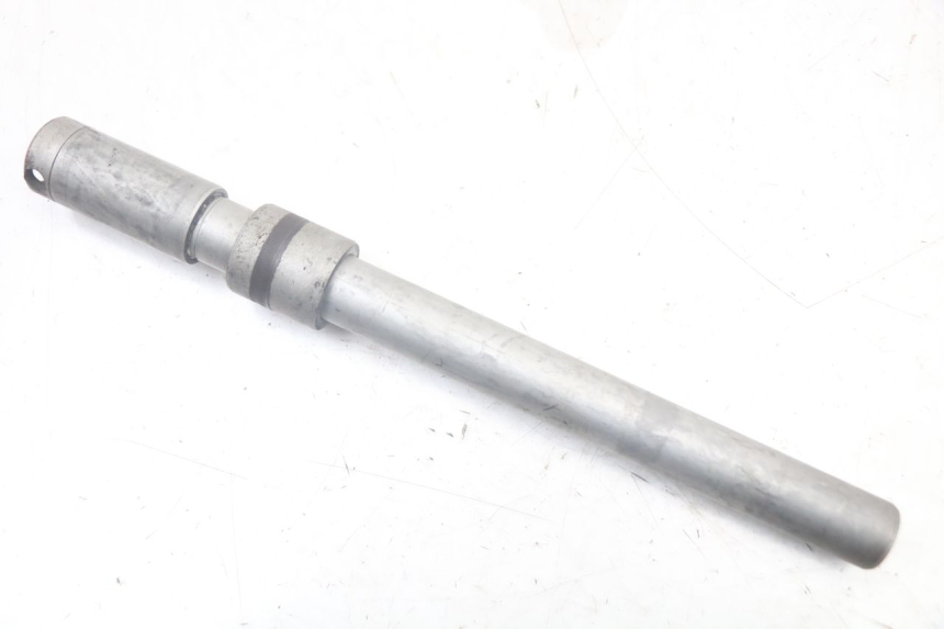 photo de FRONT WHEEL AXLE HONDA FJS SILVERWING SILVER WING 600 (2001 - 2010)