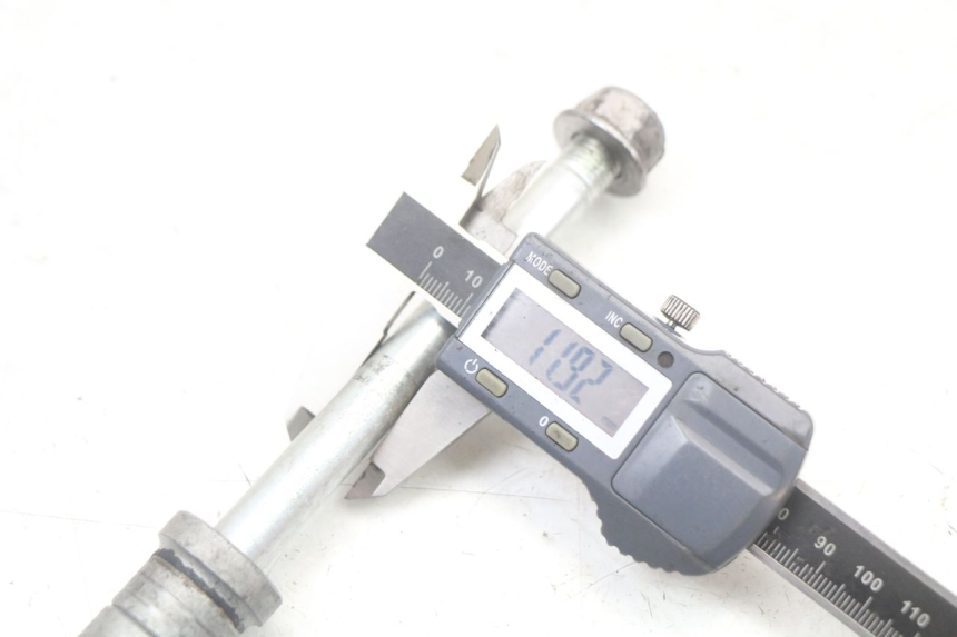 photo de FRONT WHEEL AXLE HONDA PCX (JF28) 125 (2009 - 2011)
