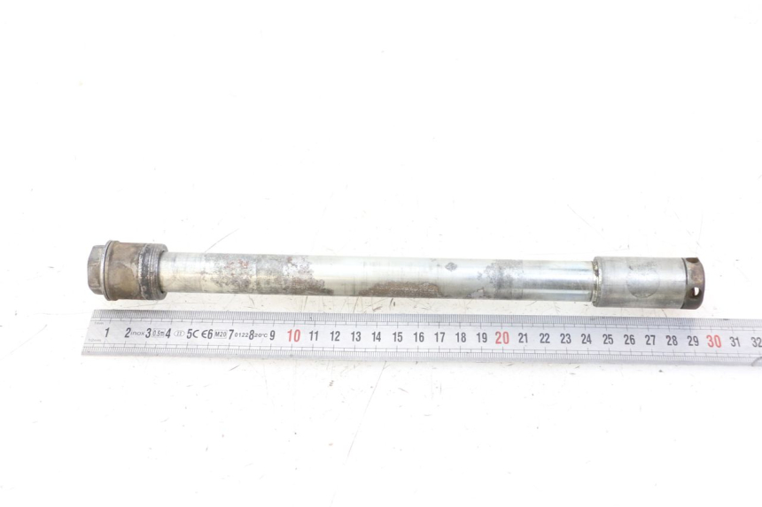 photo de FRONT WHEEL AXLE HONDA VT C2 SHADOW 750 (1997 - 2001)
