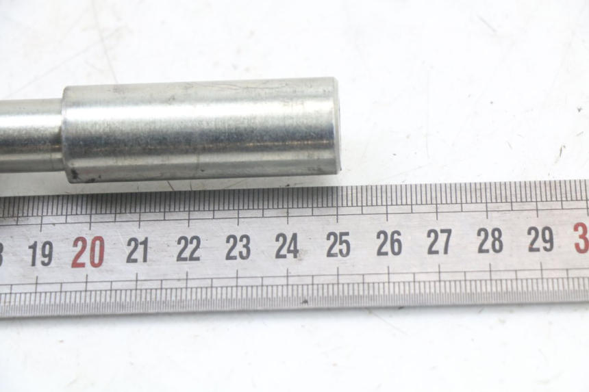 photo de FRONT WHEEL AXLE HUSQVARNA SVARTPILEN 401 (2018 - 2023)