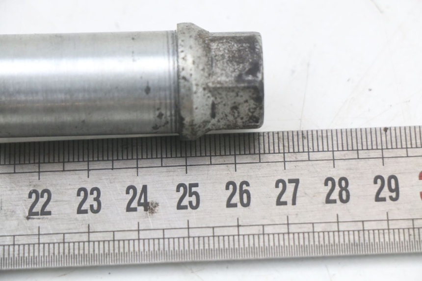 photo de FRONT WHEEL AXLE HYOSUNG GTR 125 (2006 - 2008)