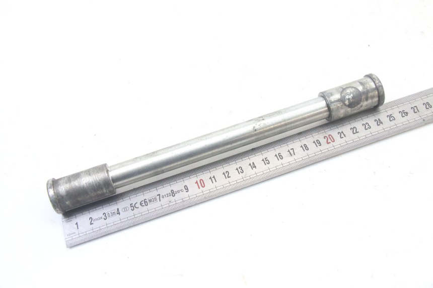 photo de FRONT WHEEL AXLE KAWASAKI ZR7 ZR-7 S 750 (1999 - 2004)